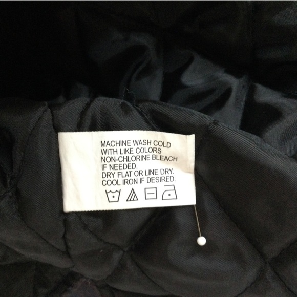 Canyon Guide Outfitters Hooded Quilted Jacket. Large - Picture 3 of 6